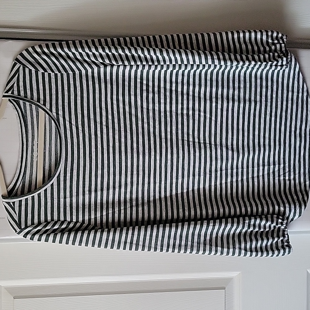 LOFT Log sleeve shirt size L